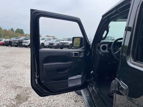 Used 2025 Jeep Wrangler Unlimited Sport AWD/4WD image 24
