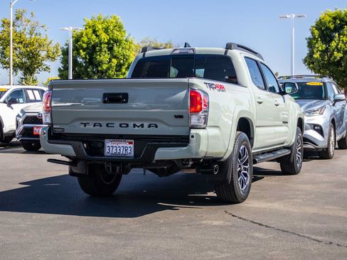 Certified 2022 Toyota Tacoma TRD Sport w/ Technology Package AWD/4WD image 11