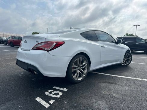 Used 2016 Hyundai Genesis Coupe 3.8 RWD image 11