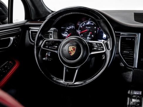 Used 2017 Porsche Macan Turbo image 20