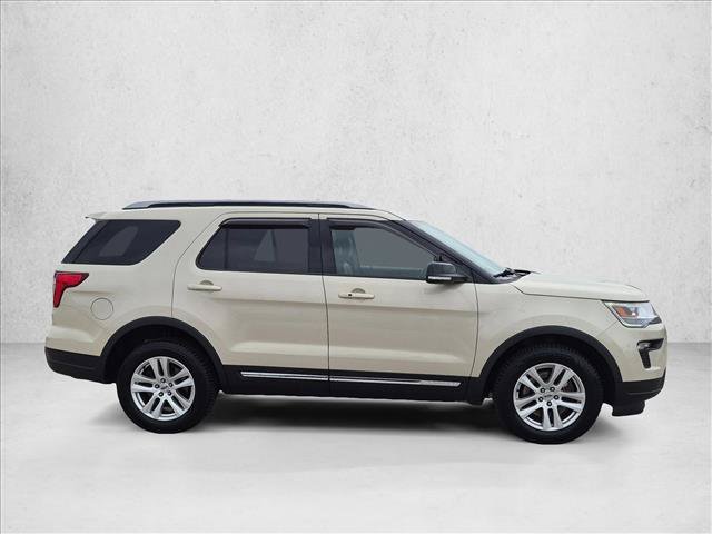 Certified 2018 Ford Explorer XLT w/ Equipment Group 202A AWD/4WD image 4