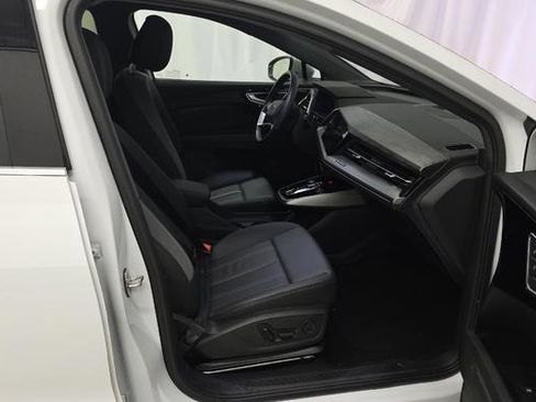 Used 2024 Audi Q4 e-tron Premium w/ Convenience Package image 10