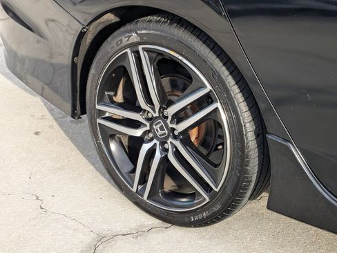 Used 2017 Honda Accord Sport image 8