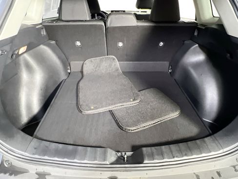 Used 2022 Toyota Corolla Cross LE AWD/4WD image 23