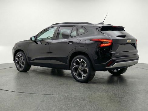 Used 2025 Chevrolet Trax LT image 6