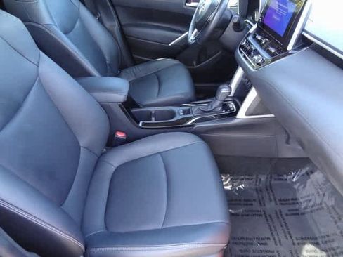 Used 2023 Toyota Corolla Cross XLE image 13