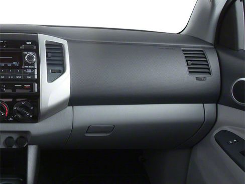Used 2013 Toyota Tacoma 4x4 Access Cab V6 w/ SR5 Pkg image 17