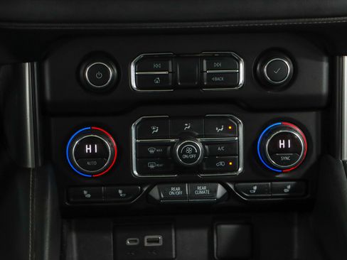 Used 2021 Chevrolet Tahoe Z71 w/ Z71 Signature Package image 21