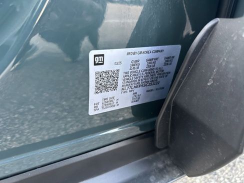 Used 2025 Chevrolet Trax LT image 27