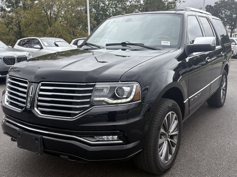 Used 2017 Lincoln Navigator Select image 5