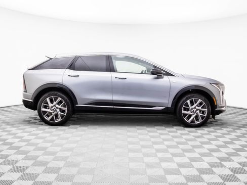 New 2026 Cadillac Optiq Luxury 1 image 9
