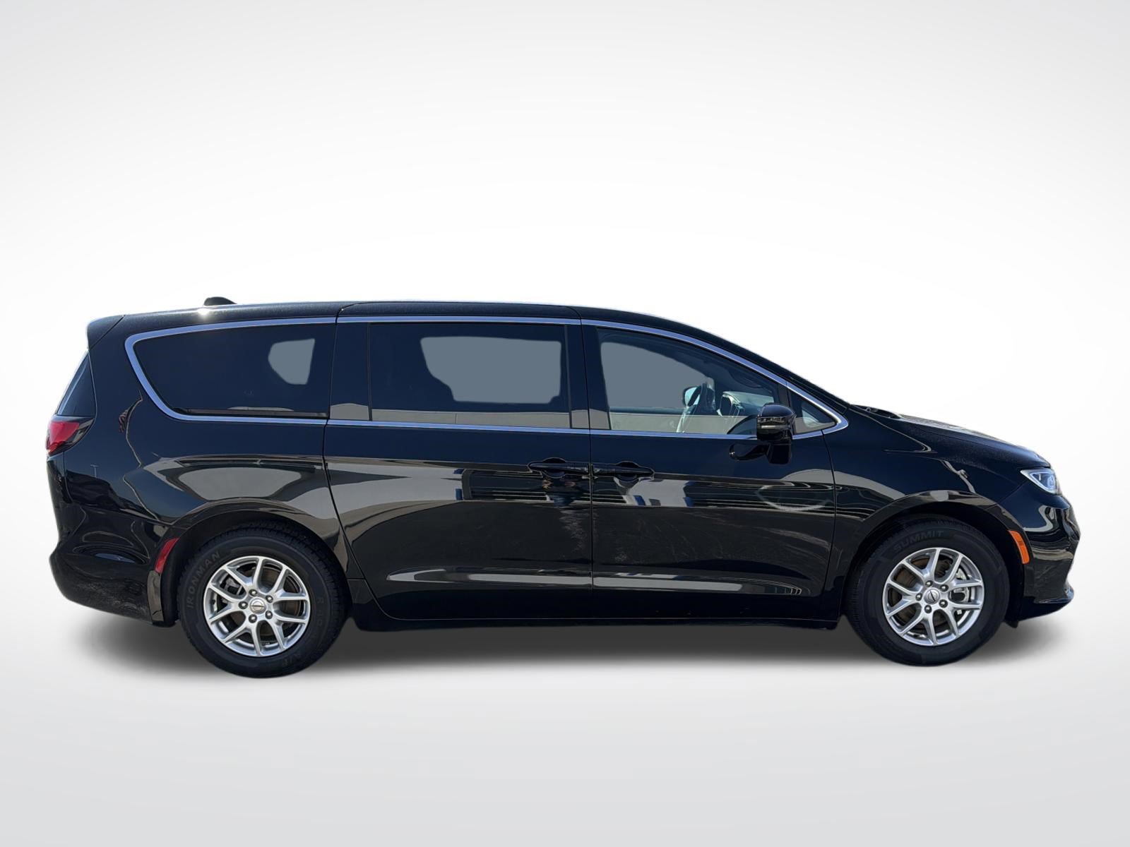 Used 2025 Chrysler Pacifica Select FWD image 7