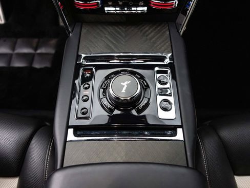 Certified 2019 Rolls-Royce Cullinan image 43