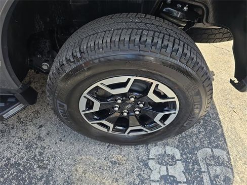 Used 2023 Ford F150 Lightning XLT image 7