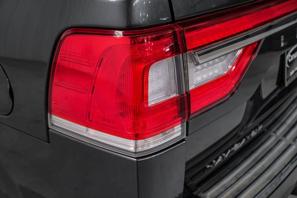 Used 2016 Lincoln Navigator Select RWD image 37