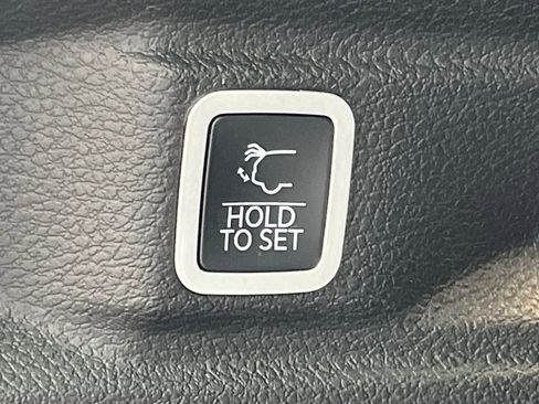 New 2025 Jeep Grand Cherokee L Altitude image 25