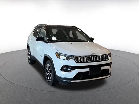 Used 2025 Jeep Compass Limited AWD/4WD image 3