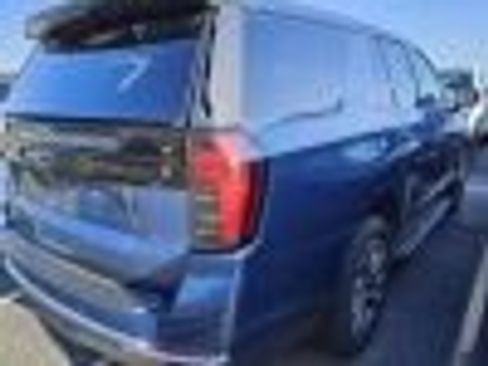 Used 2025 Chevrolet Tahoe 4WD image 2