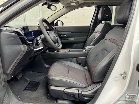 New 2026 Nissan Kicks SR image 11