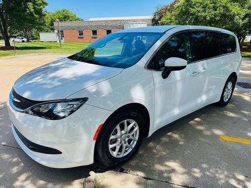 Used 2018 Chrysler Pacifica LX FWD image 7
