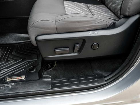 Used 2018 Toyota Tundra SR5 image 28