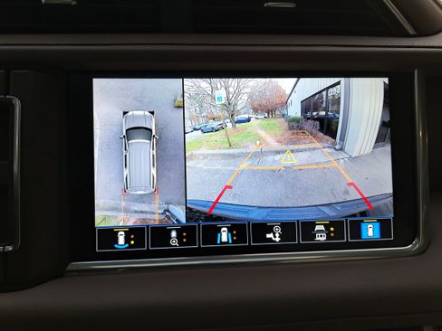 Used 2021 GMC Yukon Denali w/ Denali Premium Package image 25