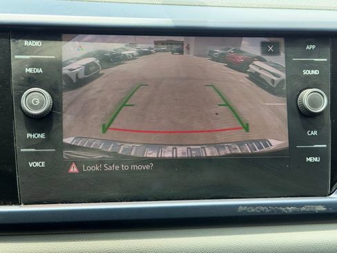 Used 2022 Volkswagen Taos SE AWD/4WD image 16