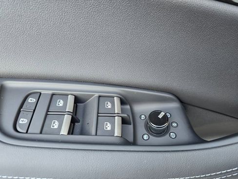 Used 2025 Audi Q8 Premium Plus image 47