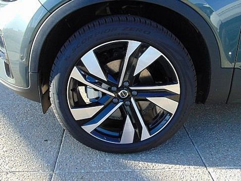 New 2026 Volvo XC40 B5 Ultra w/ Climate Package image 12