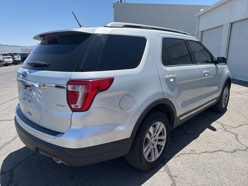 Used 2018 Ford Explorer XLT w/ Equipment Group 202A AWD/4WD image 5