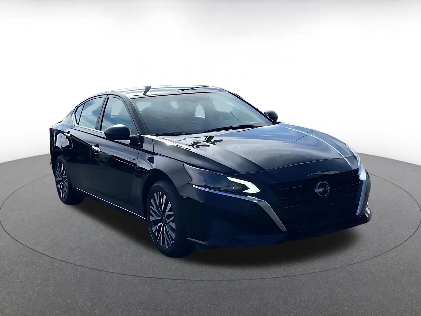 Used 2025 Nissan Altima 2.5 SV FWD image 3