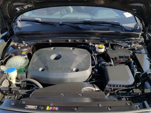 Used 2020 Volvo XC40 T4 R-Design image 36