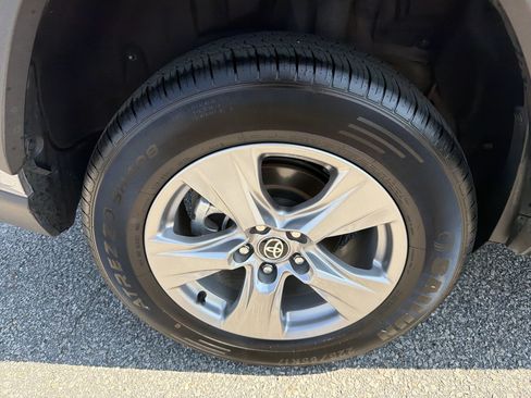 Certified 2025 Toyota RAV4 XLE FWD image 28