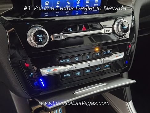 Used 2024 Ford Explorer Limited w/ Limited Technology Package AWD/4WD image 38