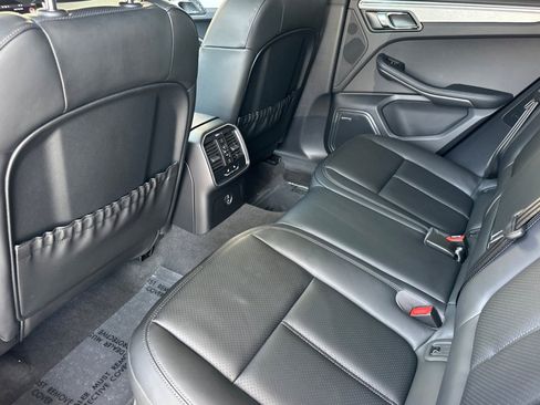 Certified 2026 Porsche Macan AWD/4WD image 13
