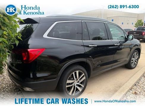 Used 2017 Honda Pilot Elite image 2