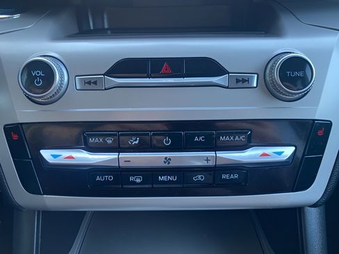 Used 2022 Ford Explorer XLT image 22