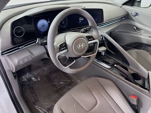 Used 2024 Hyundai Elantra SEL image 23