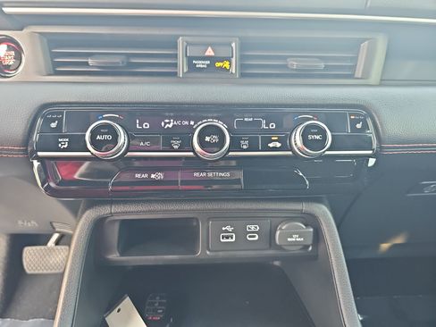 Used 2025 Honda Pilot Sport image 21