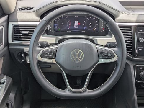 Used 2023 Volkswagen Atlas SE w/ Panoramic Sunroof Package FWD image 22
