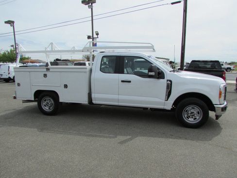 Used 2023 Ford F250 XL w/ XL Chrome Package image 5