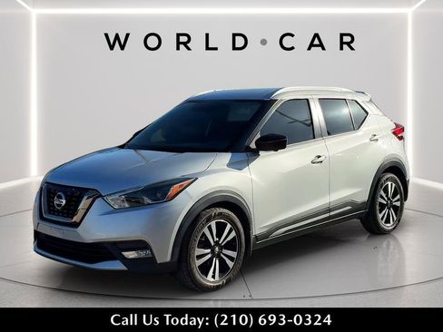 Used 2019 Nissan Kicks SR w/ SR Premium Package FWD image 3