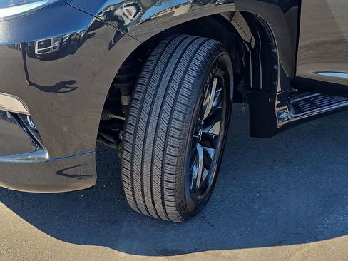 Used 2023 Lexus GX 460 Premium w/ Premium Package image 36