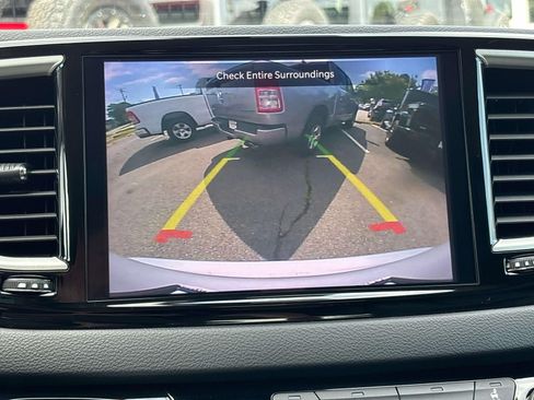 Certified 2024 Chrysler Pacifica Touring-L FWD image 26