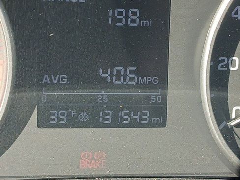 Used 2017 Hyundai Elantra SE image 16