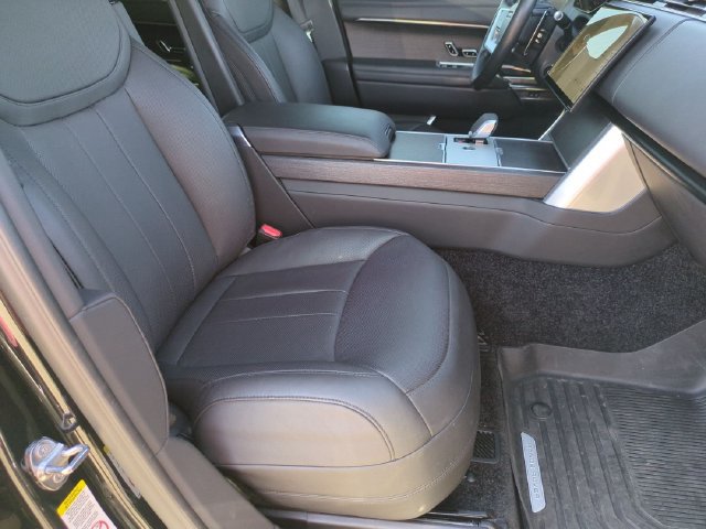 Certified 2025 Land Rover Range Rover SE AWD/4WD image 18