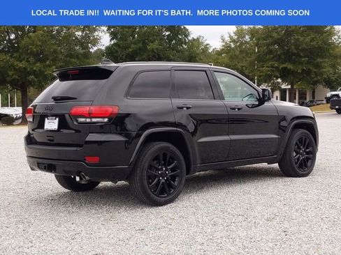 Used 2019 Jeep Grand Cherokee Altitude image 3