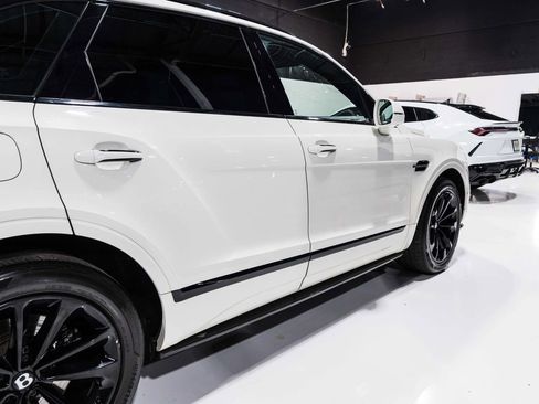 Used 2019 Bentley Bentayga AWD/4WD image 14