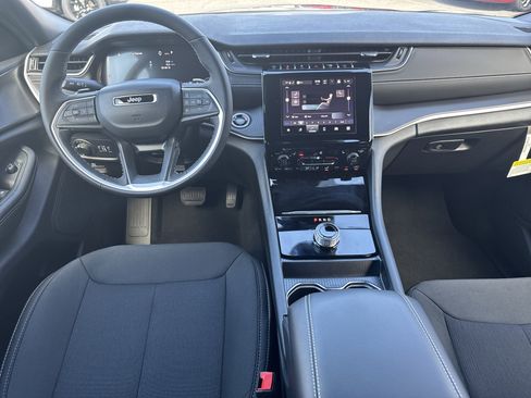 New 2025 Jeep Grand Cherokee Laredo X w/ Luxury Tech Group I image 5