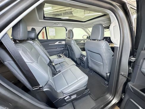 New 2026 Ford Explorer Active w/ Active Comfort Package AWD/4WD image 4